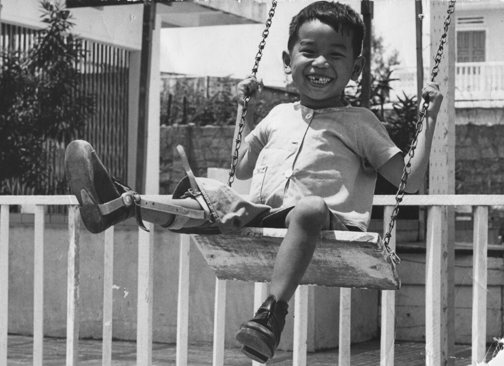 anne-watts-vietnam-boy-swing